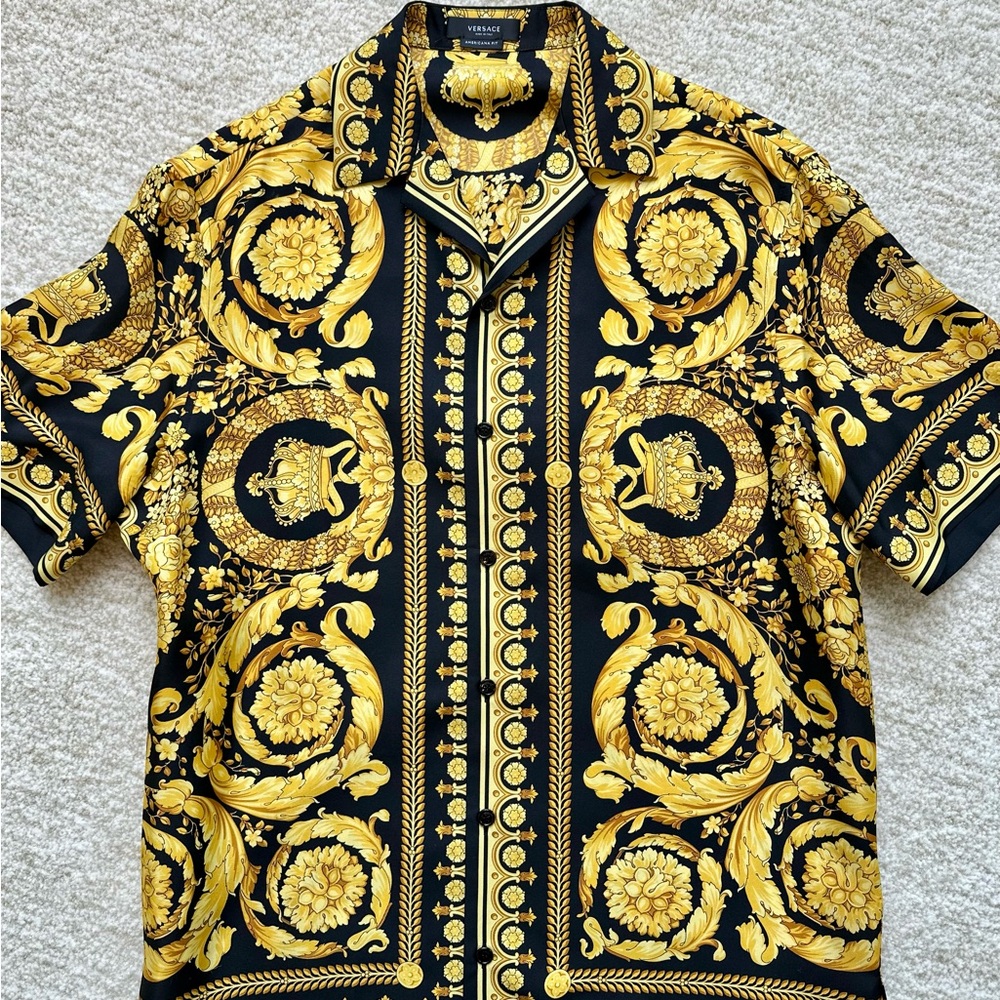 BAROCCO SILK SHIRT
$1,675
COLOR:
Black+Print